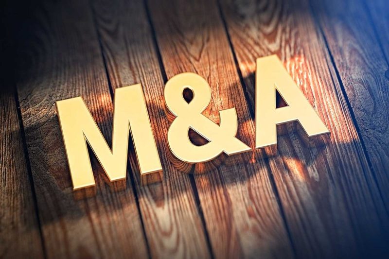 <strong>Minera Alamos (TSXV:MAI,OTCQX:MAIFF) announced that it has completed its purchase of the Pan gold mine and two development-stage projects in Nevada from Equinox Gold (TSX:EQX,NYSEAMERICAN:EQX)<a href="https://investingnews.com/stocks/tsx-eqx/equinox-gold/"></a>.</strong>
The Toronto-based company said Wednesday  (October 1) that it closed the previously announced transaction to acquire the Pan mine, along with the Gold Rock and Illipah projects in White Pine County.
Under the terms, Minera Alamos paid Equinox Gold roughly US$88 million in cash and issued nearly 97 million shares, leaving Equinox with a 9.15 percent stake in the company. 
The company also secured a US$25 million gold prepayment facility with Auramet International, structured as a 24-month loan repayable in 7,830 ounces of gold. 
Minera Alamos Chief Executive Darren Koningen said the acquisition provides both immediate production and a pipeline of late-stage assets.
“We are excited to close this transformational acquisition for Minera Alamos,” Koningen said. “The addition of the Pan gold mine, along with the Gold Rock and Illipah projects, provides immediate production and cash flow while significantly expanding our late-stage project development pipeline.”
Pan is a heap leach operation that has been producing around 40,000 ounces of gold annually. Combined with development plans at Copperstone, Cerro de Oro, and Gold Rock, Minera Alamos expects to eventually scale production to more than 175,000 ounces a year, according to earlier preliminary assessments.
Meanwhile, the sale allows Equinox Gold to retain exposure to the Nevada assets through its minority equity stake in Minera Alamos. 
Equinox, which operates multiple mines across the Americas, said earlier it was looking to streamline its portfolio and recycle capital into core projects.
For Minera Alamos, the addition of the Pan mine provides steady cash flow, while Gold Rock and Illipah add long-term optionality. Both development projects are in Nevada’s Battle Mountain–Eureka trend, a region known for its high concentration of producing gold mines.
The Nevada acquisition represents the second major financing effort for Minera Alamos in less than two months. 
The company expects near-term contributions from Pan while advancing development work at Gold Rock and Illipah. Construction and permitting activities are underway, with timelines tied to gold market conditions and project economics.
<strong>Securities Disclosure: I, Giann Liguid, hold no direct investment interest in any company mentioned in this article.</strong>
This post appeared first on investingnews.com Minera Alamos Closes Nevada Mine Acquisition, Expands US Gold Footprint